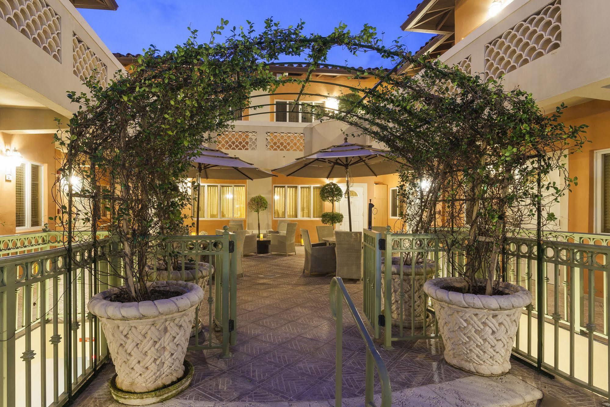 Sun Harbour Boutique Hotel Bal Harbour Buitenkant foto
